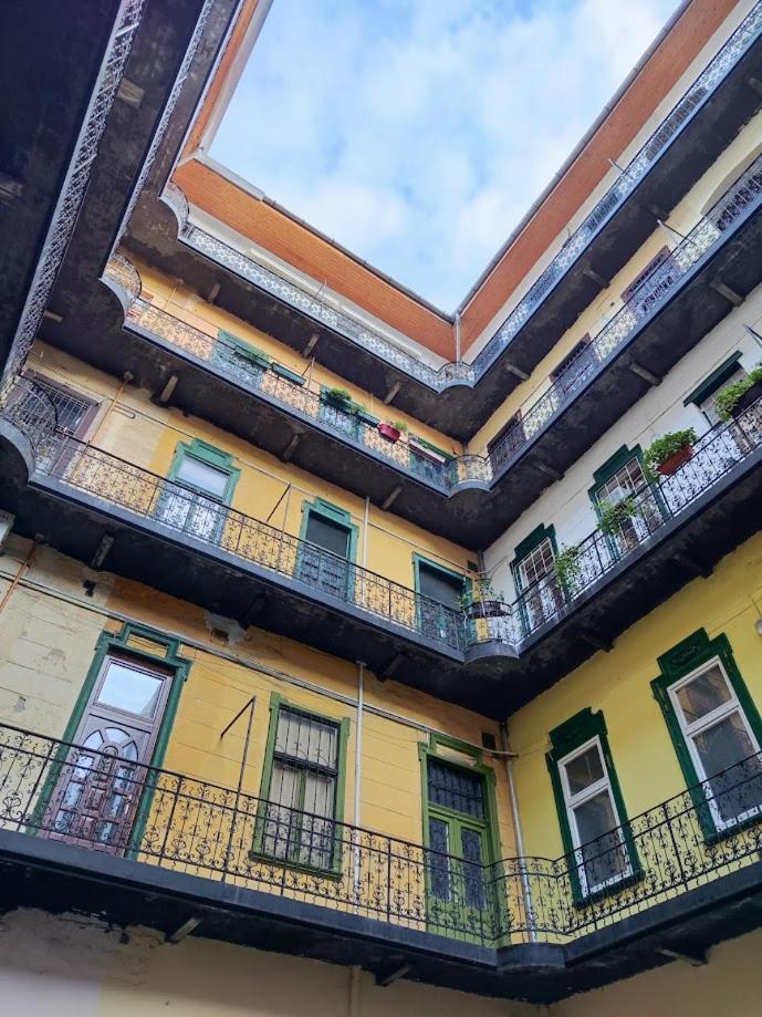 Hi!5 Spacious Apartment Budapest Palotanegyed Zewnętrze zdjęcie