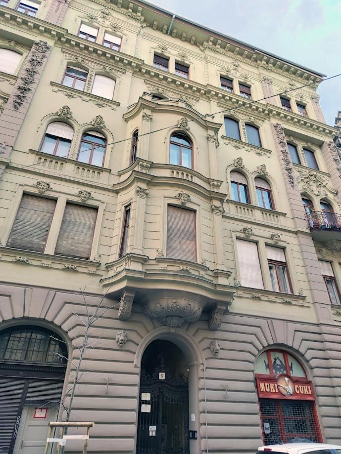Hi!5 Spacious Apartment Budapest Palotanegyed Zewnętrze zdjęcie